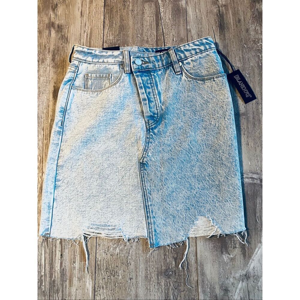 Blank NYC Nice Try Denim Jean Mini Skirt Light Stonewash Raw Hem Women’s Sz 4/27
